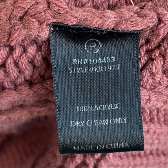 J.O.A. LOS ANGELES OFF THE SHOULDER CABLE SWEATER IN MAUVE - Picture 9 of 9